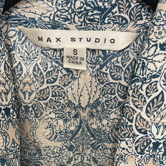 Max Studio, size small, long sleeve v-neck, blue and cream‎ colors - Picture 2 of 5